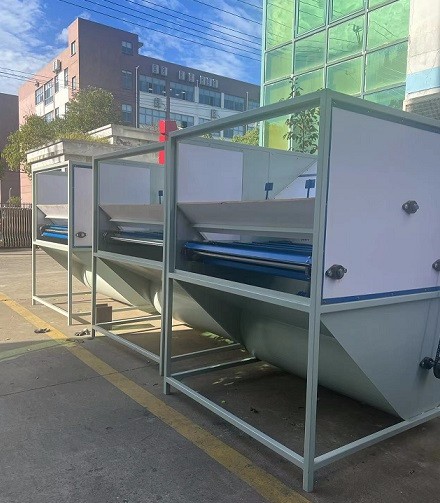 冬季送溫暖，艾思捷蝸輪減速機為羽絨服充絨機上提供動力支持 (2).jpg